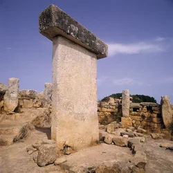 Taula arkeologisella paikalla, Menorca, Espanja