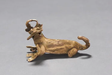 Deer Eating Corn Pendant, n. 1000-1550 (valettu kulta)