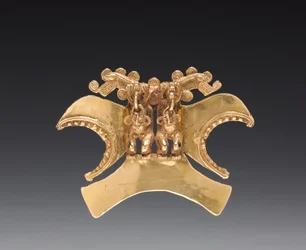 Kaksinkertainen lintupääinen figuuririipus, n. 1000-1500 (valettu ja vasaroitu kulta)