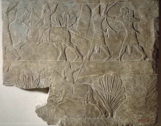Mesopotamia: Assyrian armeijan ratsumiehet. Matala kohokuvio alabasteria kuningas Ashurbanipalin (tai Ashurbanipalin) palatsista (668-627 eKr.). Niinivestä. Pariisi, Louvre-museo