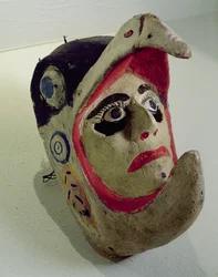 Eagle Warrior -naamio (maalattu puu)