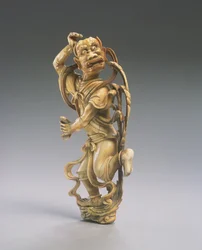 Figuuri Kui xingista (veistetty norsunluu) (katso myös 272115)