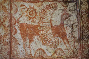 Rintalarnax harjakattoisella kannella. 1370-1300 eaa