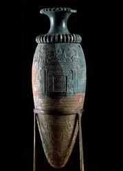 Minolainen taide: rhyton tai rhyton tai rhyton (laitemaljakko) vihreästä kivestä. Zakroksesta, Kreetalta. Iraklionin arkeologinen museo