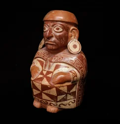 Esikolumbiaaninen taide, Moche-sivilisaatio: ”Kutojaa” esittävä astia - 200 eKr.-700 jKr. - Lima, Kansallinen antropologian ja arkeologian museo, Peru - Esikolumbiaaninen taide, Moche-sivilisaatio (Mochica-kulttuuri), antropomorfinen pullo: esitys