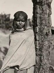 Imperiumia rakentamassa fasistisella aikakaudella: nainen Bilen-heimosta, 5.9.1936 (mv/w kuva)