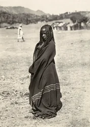 Imperiumia rakentamassa fasistisella aikakaudella: Habab-nainen, 5.9.1936 (mv/v kuva)