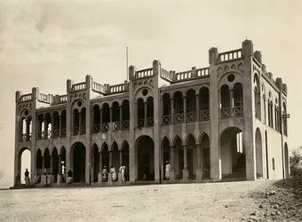 Imperiumin rakentaminen fasistisella aikakaudella: Agordatin poliisiasema, 9.5.1936 (valkovalkoinen kuva)