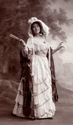 Valokuvaus sarjassa "Petites albums pour rire numbero 1. Parisian Follies"