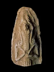Sumerilainen sivilisaatio: soturijumalan pienoisveistos. Terrakottaveistos. Mitat: 9 cm. Uussumerilainen kausi (vuosien 2093 ja 2004 eKr. välillä). Urin löytöpaikan lähistöltä. Bagdad, Irakin kansallismuseo