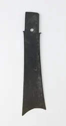 Haarukkataltta (zhang), Qijia-kulttuuri, n. 2500-2000 eKr. (jade (nefriitti))