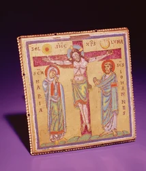Muistolaatta ristiinnaulitsemalla, n. 1150-1175 (champleve & cloisonne emali, kupariseos ja kullattu)
