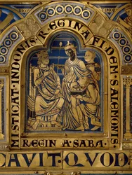 Nikolaus Verdunilaisen (noin 1130/50-1205) kullasta ja emalista valmistama Verdunin alttari: kohtauksia Vanhasta ja Uudesta testamentista: yksityiskohta, jossa Saban kuningatar tuo lahjoja kuningas Salomolle. 1100-luku, Klosterneuburg, Wien, Itävalta