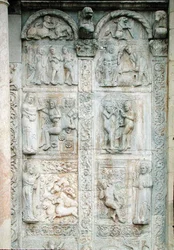 Tarina Aadamista ja Eevasta, länsikuistin eteläpuolelta, n. 1120-38 (marmori)