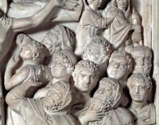 Ristiinnaulitsemisen yksityiskohtainen tuoli, toteuttanut Nicola Pisano (1215 / 20-1278 / 84) (Marmorisaarnatuoli) 1260 Pyhän Johannes Pisan kastaja (Battistero san Giovanni di Pisa), Italia