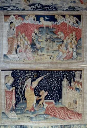 Ilmestyskirjan ripustus (1373-1383), n. 47: Karitsa Siionin vuorella. Alla, n. 55, Enkeli poimii maan viiniköynnöksen, joka vuodatti Jumalan vihan suureen altaaseen, altaa vuotaa yli ja veri palaa takaisin. Nicolas Bataillen kuvakudos (1330-1405)