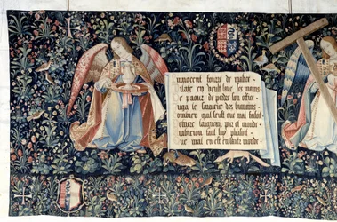 Ilmestyskirjan ripustus (1373-1383), enkelit kantoivat kärsimyksen välineitä. Nicolas Bataillen kuvakudos (1330-1405)