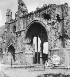 Katedraalin rauniot, Ypres, Belgia, ensimmäinen maailmansota, c1914-c1918