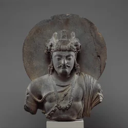 Bodhisattva Shakyamunin rintakuva, 3.–4. vuosisata (liuske)