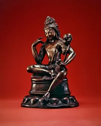 Padmapani Lokeshvara istuu meditoivana, 7. vuosisadan alkupuolisko (pronssia, kuoret hopeaa ja kuparia) (ks. myös 394853).