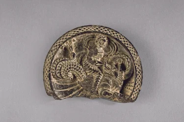 Paletti, jossa Nereid on vesilohikäärme, n. 50-75 (liuske)