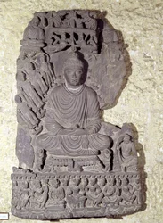 Istuva Buddha meditaatiossa, 1.-4. vuosisata
