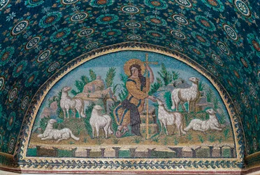Hyvä paimen. Mosaiikki Galla Placidian mausoleumin sisäänkäynnin oven yläpuolisessa kaarikentässä, noin 425