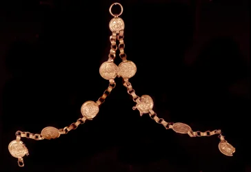 Paleokristillinen taide: kultainen kaulakoru. Iranista. Pariisi, Louvre-museo