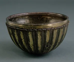 Partialainen kulho, Iran, noin 100–200 jKr (hopeakullattu)