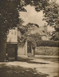 Auringonvaloa ja varjoa mutkittelevalla tiellä Highgatessa, noin 1935.