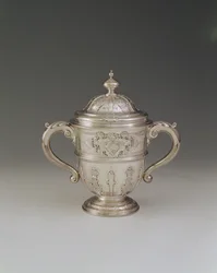 Kaksikahvainen kuppi ja kansi, 1730-31