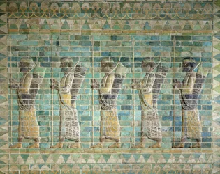 Jousiampujafriisi Dareios Suuren palatsista (548-486 eaa.) Susassa, Iranissa, akhaimenidien kaudelta, noin 500 eaa.