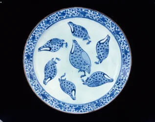 Partridge Dish, Iran, Safavid-kausi, 1700-luku (kivitahna, sininen lasituksen alla)