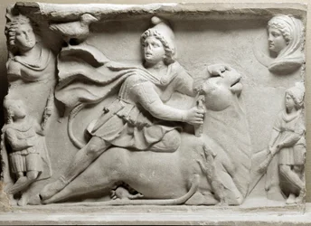 Foinikialaisten sivilisaatio: uhrikohtaus, jossa jumaluus Mithra (Mythra tai Mitra) uhraa härän. 2. tai 3. vuosisata jKr. Marmorireliefi, säilytetään Pariisissa, Louvre-museossa