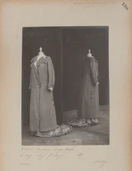 Albumisivu: House of Worth, Coat