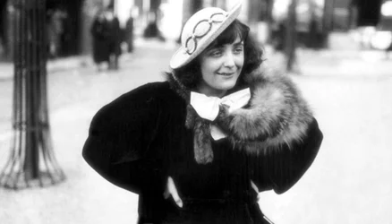 Ranskalainen laulaja Edith Piaf Montmartressa