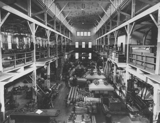 Sisäkuva uudesta konepajasta Hagley Yardissa, 1905