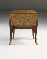 Ludvig XV lipasto, n. 1765-1770 (ormolu-asennettu tulppaanipuu, sycamore, amarantti ja marquetry) (katso myös 463004, 465390 ja 465391)