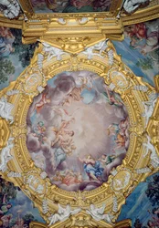 Sala di Apollo Apollon sali yksityiskohta kattokoristeesta, jossa Cosimo I deMedici 1519-74 esitellään Apollolle, noin 1647 fresko.