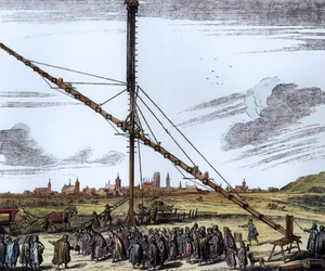 Johannes Heveliuksen (1611-1687) suuri astronominen teleskooppi, Heveliuksen Gdanskin kuvitus Machina Coelestiksestä, julkaistu 1670 (myöhemmin väritetty)