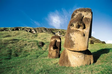 Moai-patsaat, Rapa Nuin kansallispuisto, Pääsiäissaari, Chile