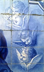 Koristeellinen paneeli, joka kuvaa kerubeja, Lamego, Portugali. 1738 (keraamiset laatat)