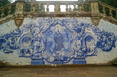 Koristepaneeli, jossa Neitsyt Maria murskaamassa käärmettä, Lamego, Portugali. 1738