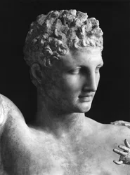 Yksityiskohta Hermes ja Dionysos-lapsi -patsaasta, noin 330 eaa., Hermeksen pää