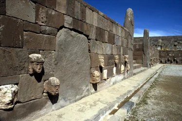 Esikolumbiaaninen arkeologinen alue Tiahuanaco, Bolivia.