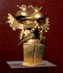 Esikolumbialainen taide, Quimbayan sivilisaatio (Kolumbia): antropomorfinen kultainen patsas. 400-1400 jKr. Madrid, Museo de America