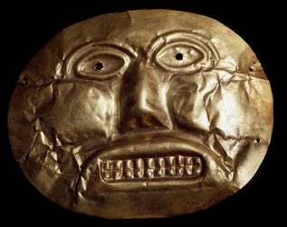 Esikolumbiaaninen Calima-kulttuuri: kultainen kuolinnaamio. 600-1400-luku, Bogotá, Museo del Oro, Kolumbia