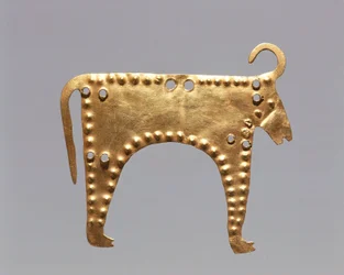 Bulgaria, Sofia, Kansallinen historiallinen museo, Varnasta peräisin oleva eläinhahmoin koristeltu kultalevy