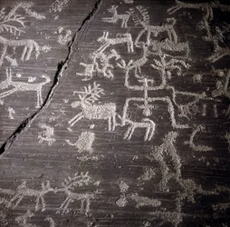 Camunnien sivilisaatio, esihistoria, kalliotaide: hautakivi, yksityiskohdat suuresta Naquanen kalliosta Valcamonicassa (Val camonica). Museo archeologico de Milan