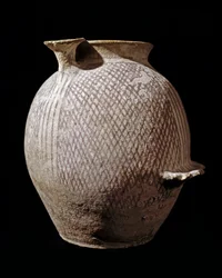 Esihistoria: monivärinen keraaminen maljakko Jerikosta. 3000-2100 eaa. Amman, arkeologinen museo, Jordania